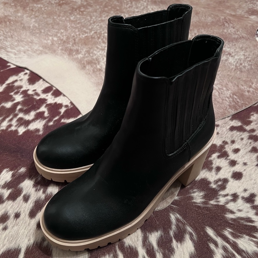 Black womens SZ 7.5 Chelsea boot unknown brand